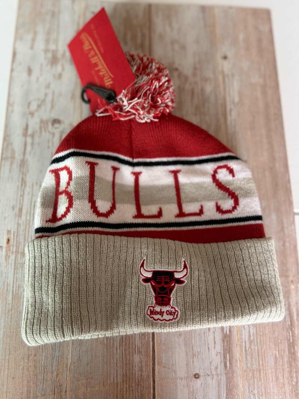 NWT Mitchell & Ness Chicago Bulls Knit Pom Beanie Hat Red White Gray